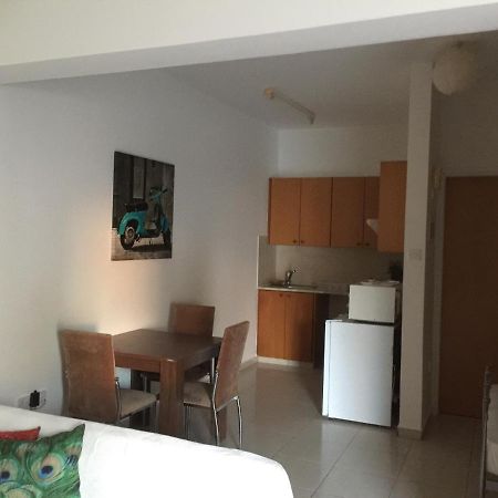 Davi'S Studio Apartment Пафос Экстерьер фото