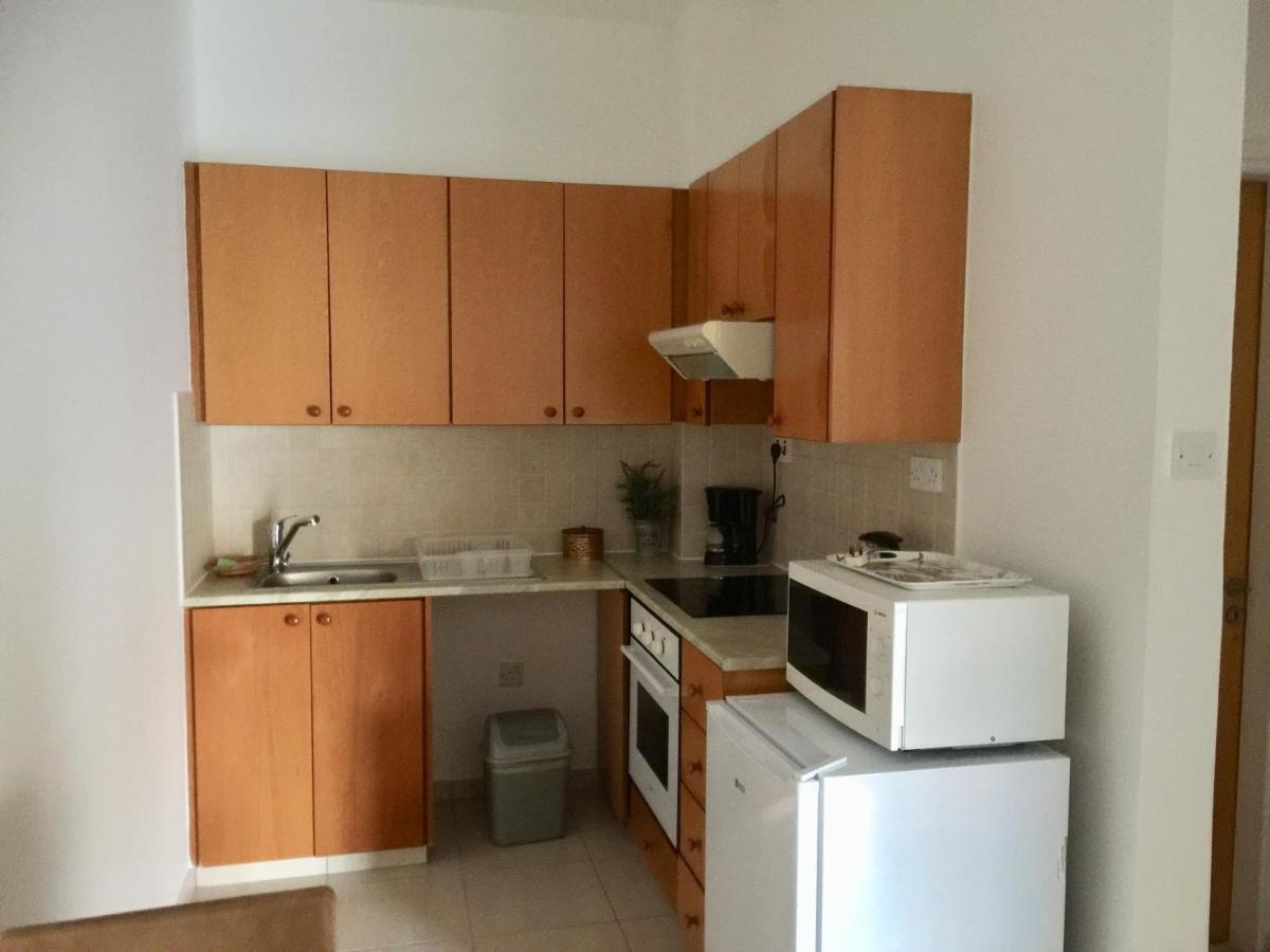 Davi'S Studio Apartment Пафос Экстерьер фото