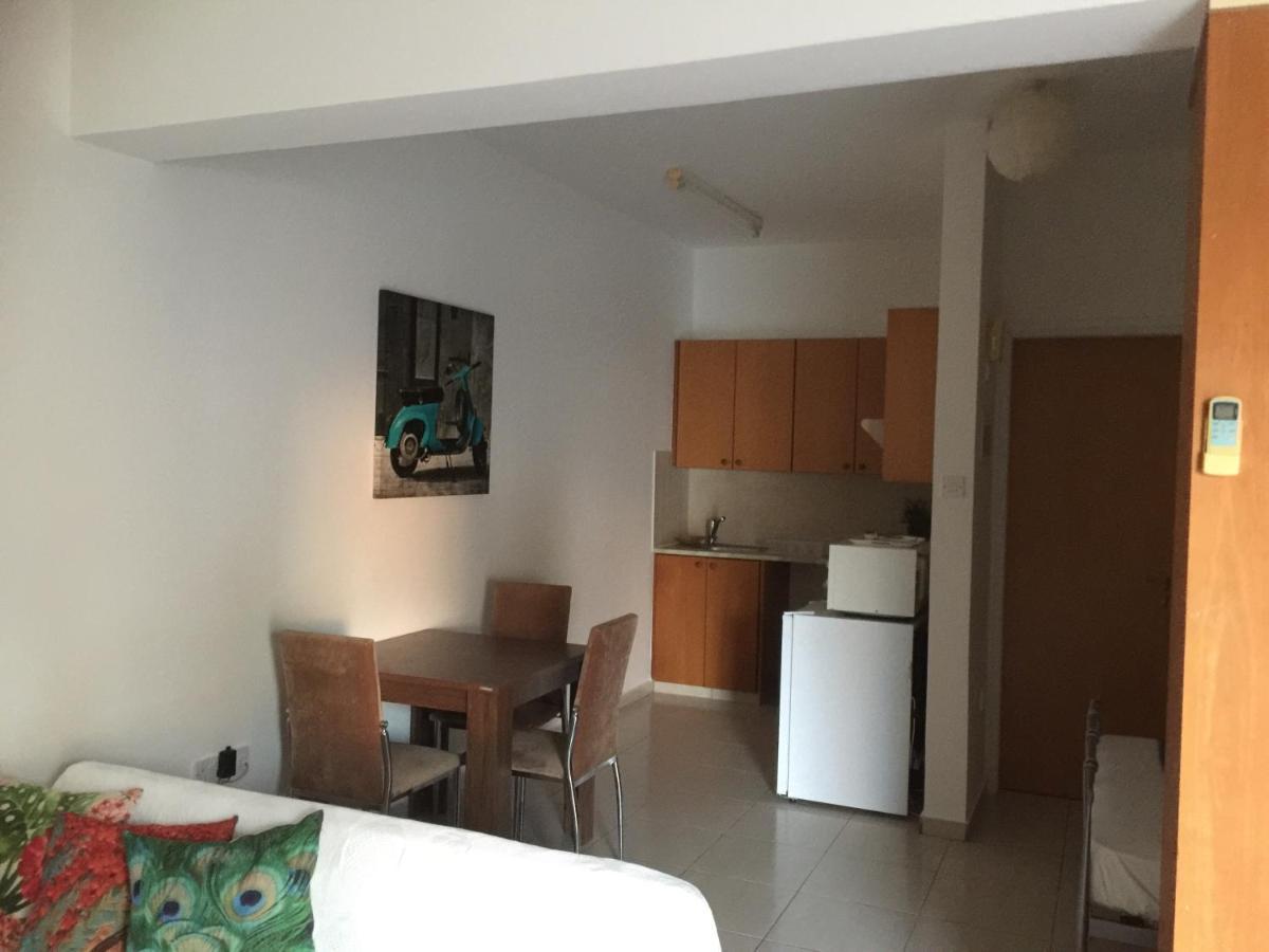 Davi'S Studio Apartment Пафос Экстерьер фото