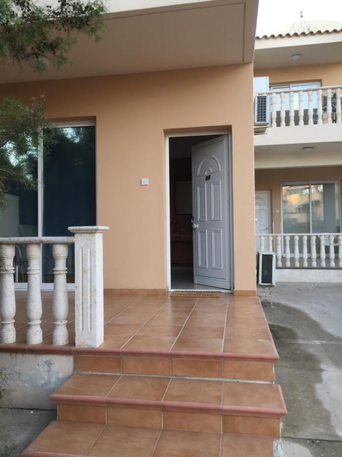Davi'S Studio Apartment Пафос Экстерьер фото
